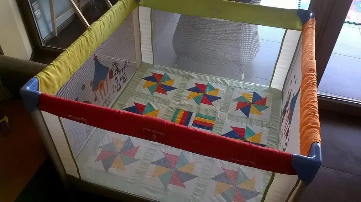 Színes geometrikus falitextil